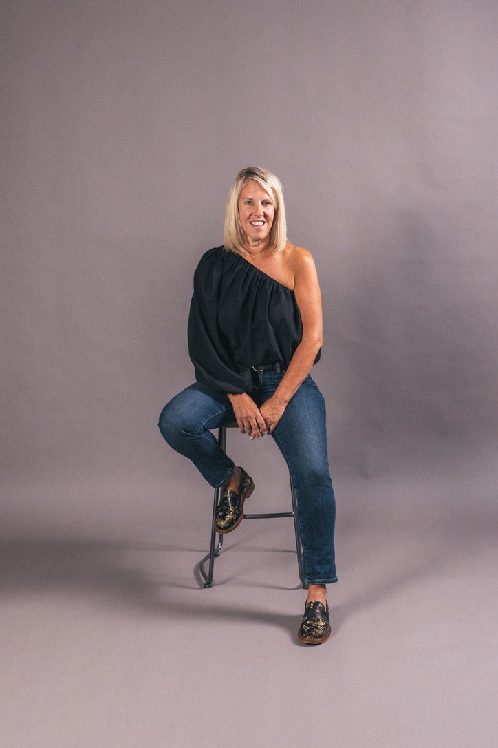 Raquel, founder of Wild Current Creative